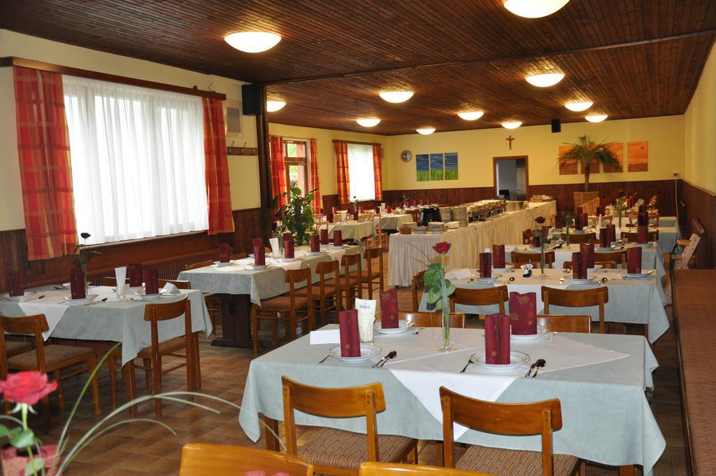 Gasthof Zur Linde Sankt Andra am Zicksee Exterior photo